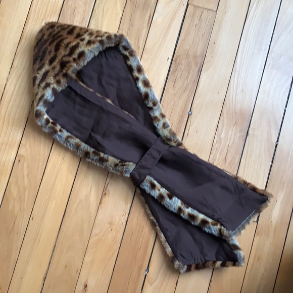 Faux cheetah fur scarf - Picture 4 of 5